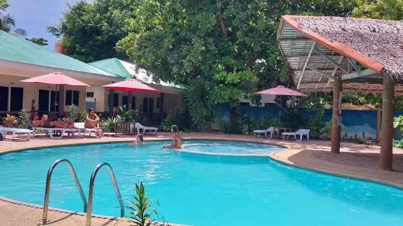 هتل The Sharks Tail Dive Resort