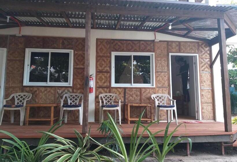 هتل The Sharks Tail Dive Resort