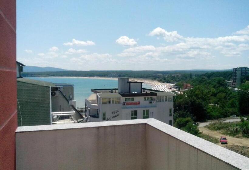 La Piazza Primorsko Rooms & Apartments