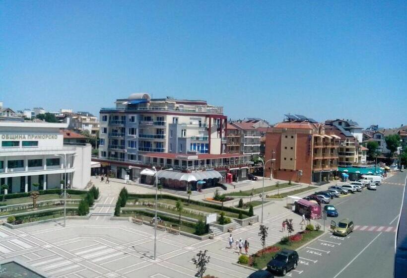 La Piazza Primorsko Rooms & Apartments