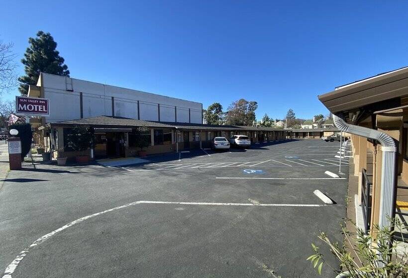 فندق على الطريق Sun Valley Inn