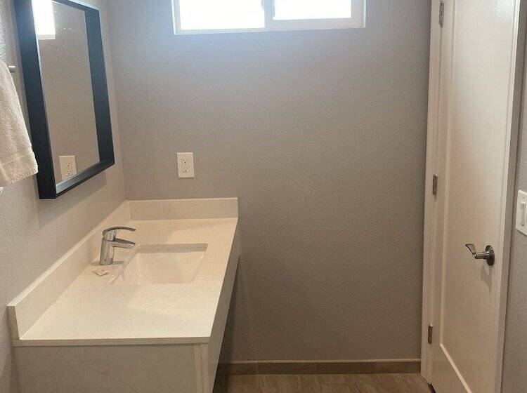 فندق على الطريق Sun Valley Inn