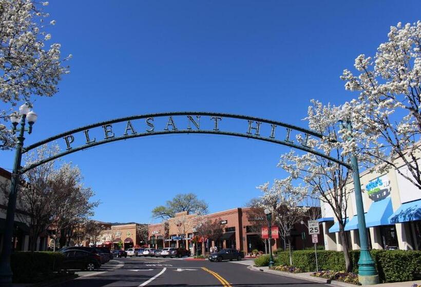 فندق على الطريق Sun Valley Inn