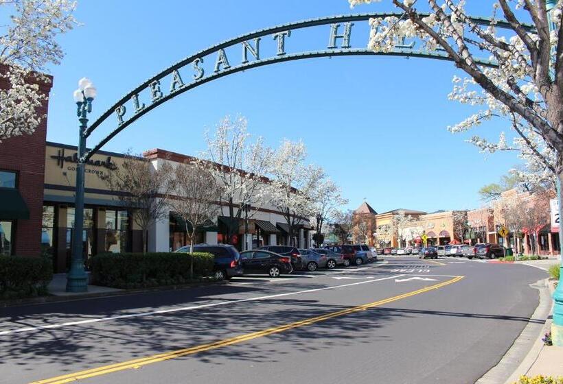 فندق على الطريق Sun Valley Inn