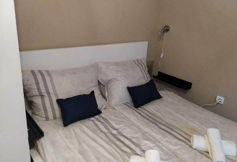 פנסיון Arcadia Guesthouse