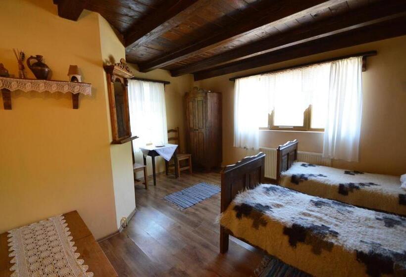 פנסיון Arts And Crafts Guesthouse