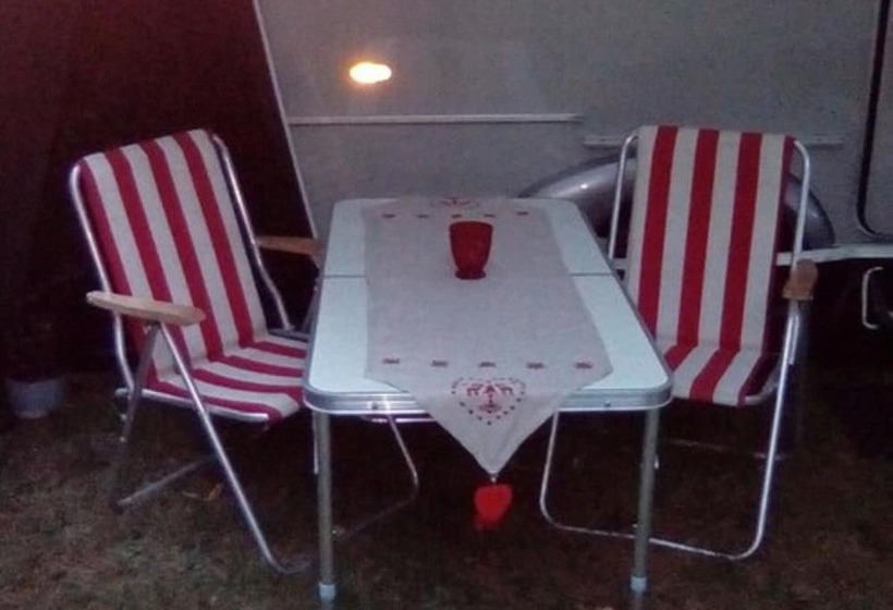 פנסיון Caravane Eriba Au Bord De L Eure