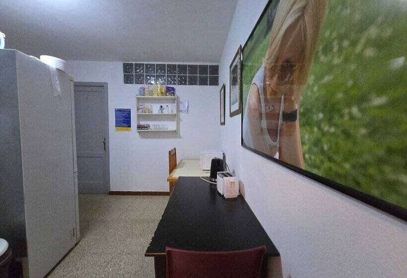 بنسيون Low Cost Room Las Llaves 3