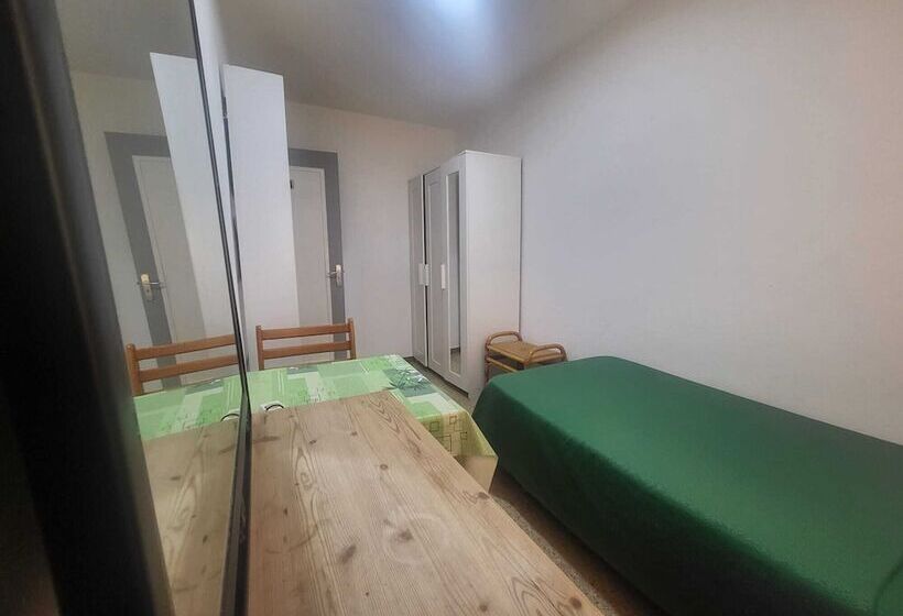 بنسيون Low Cost Room Las Llaves 3