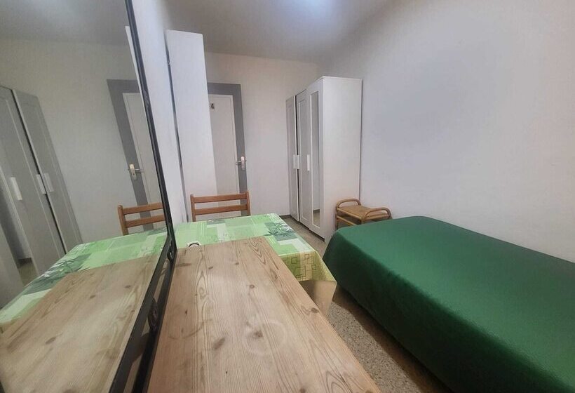 بنسيون Low Cost Room Las Llaves 3