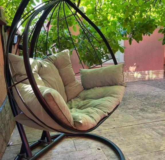 Пансион Red House Family