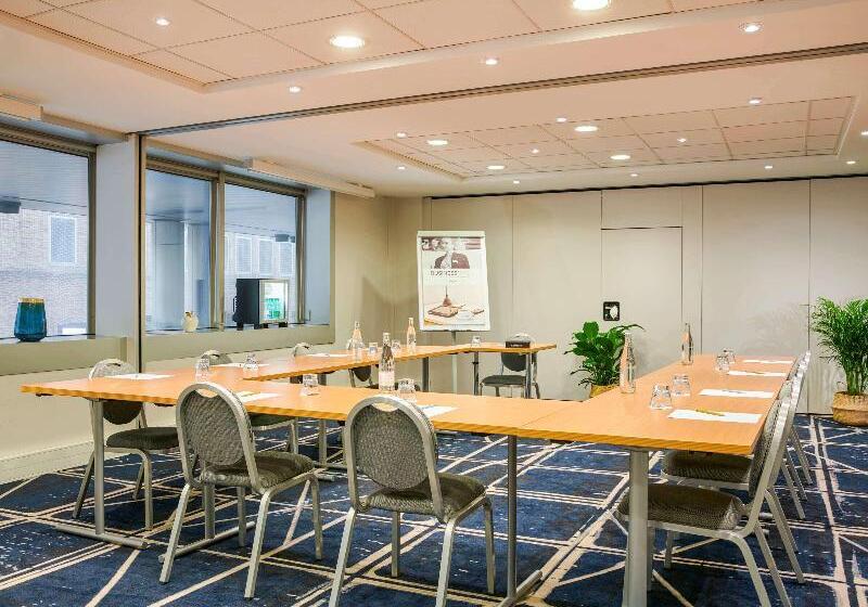 Residence Mercure Paris La Defense Grande Arche