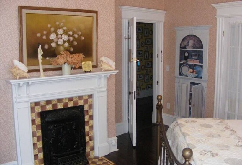 Rothesay House Heritage Inn B&b