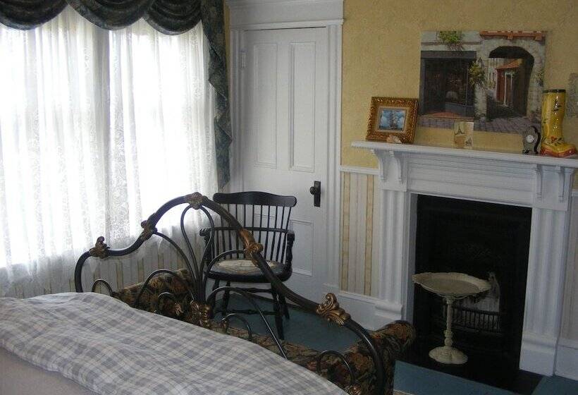 Rothesay House Heritage Inn B&b