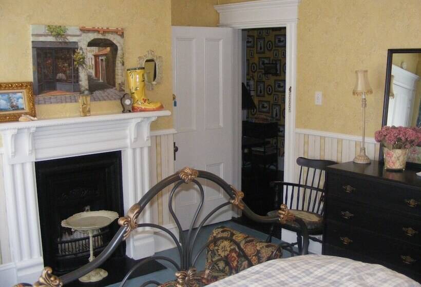 Rothesay House Heritage Inn B&b