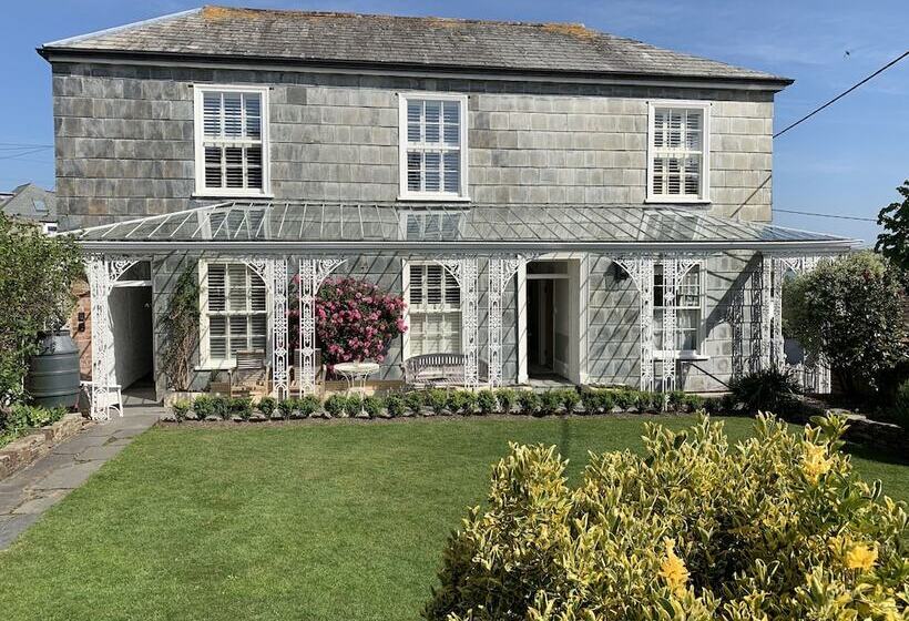 The Padstow Cottage   Coswarth House