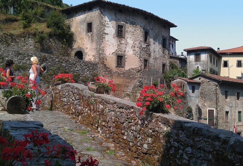 Vintage Cottage In Pescia With Hot Tub