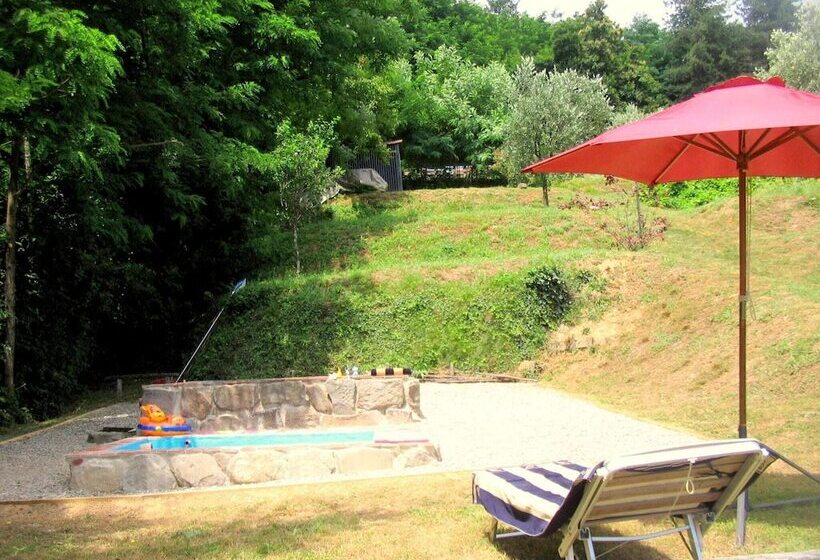 Vintage Cottage In Pescia With Hot Tub
