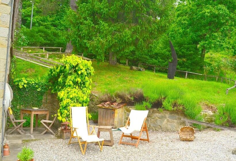 Vintage Cottage In Pescia With Hot Tub
