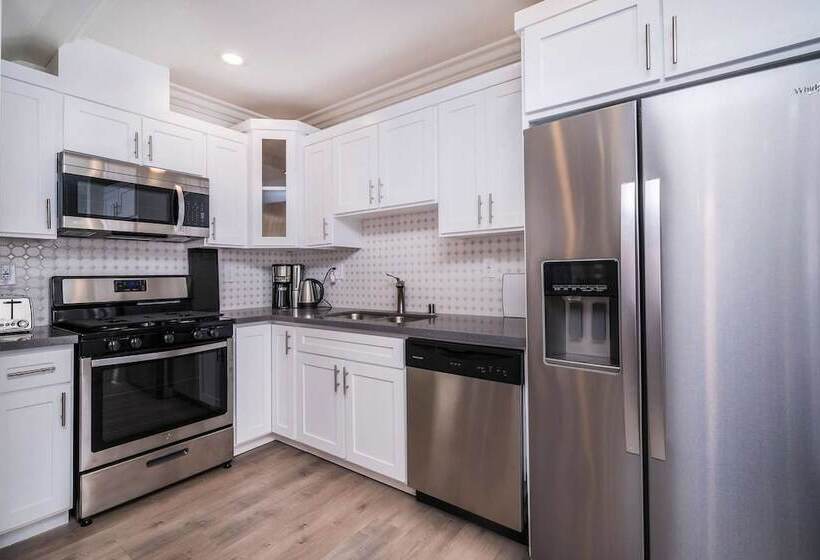 Brand New Modern Luxury 3bdr Townhome In Silver Lake