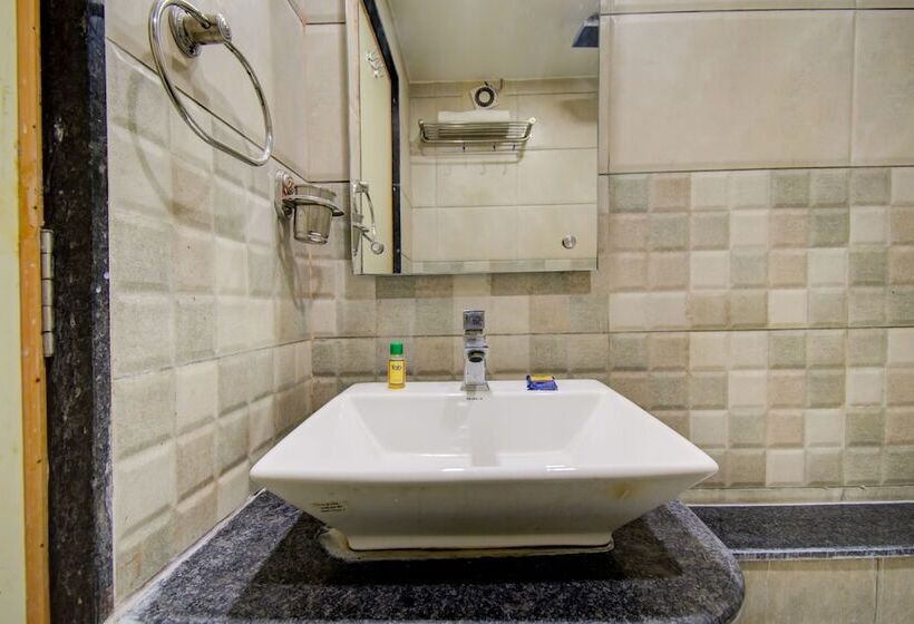 Fabhotel Royal Residency Sama  Savli Rd