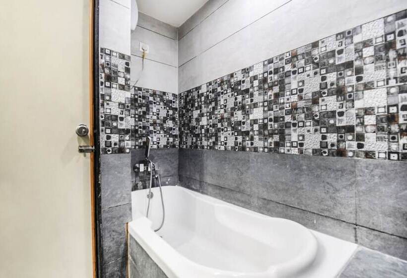 Fabhotel Royal Residency Sama  Savli Rd