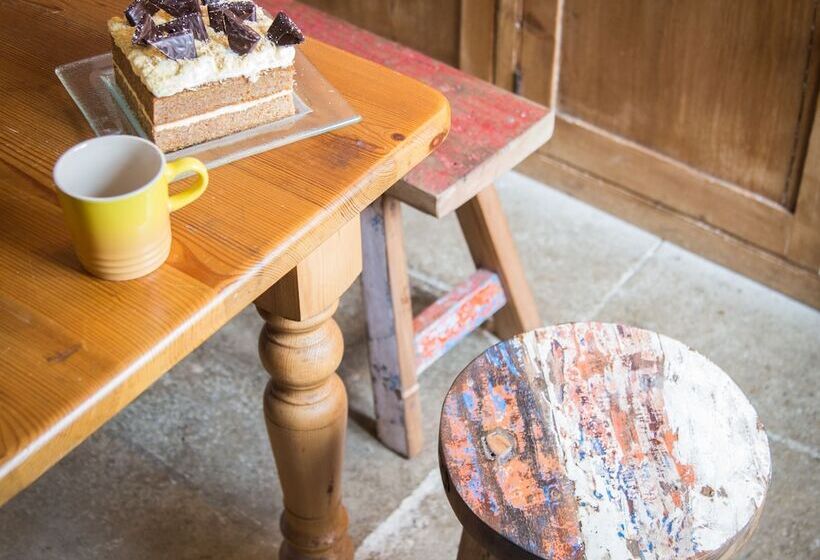 فندق فئة نجمة واحدة Old Swan