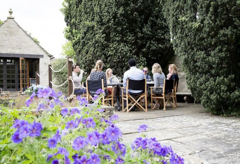 فندق فئة نجمة واحدة Old Swan