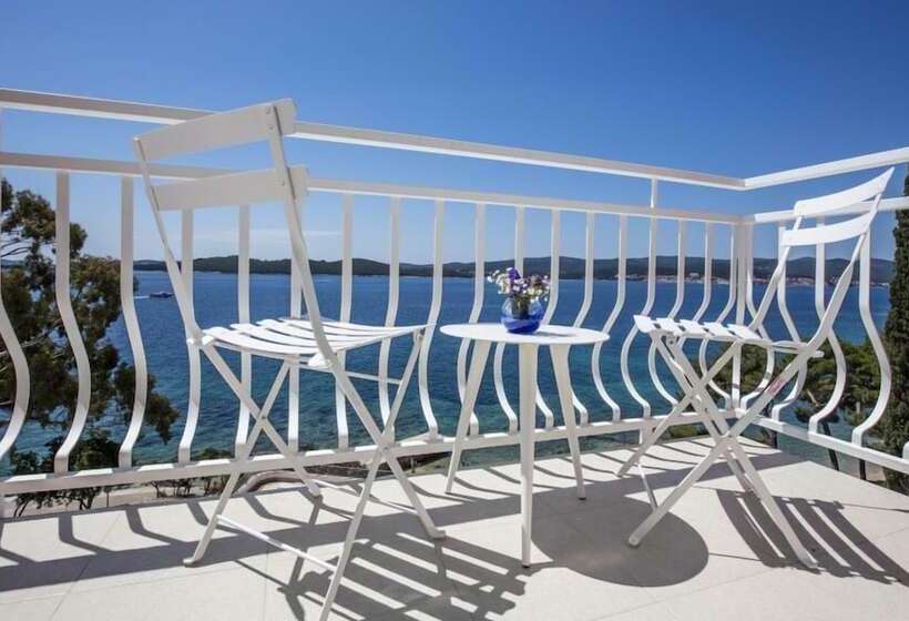 ホテル Aminess Bellevue Village