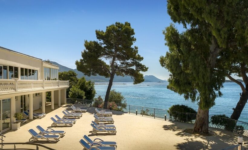 ホテル Aminess Bellevue Village