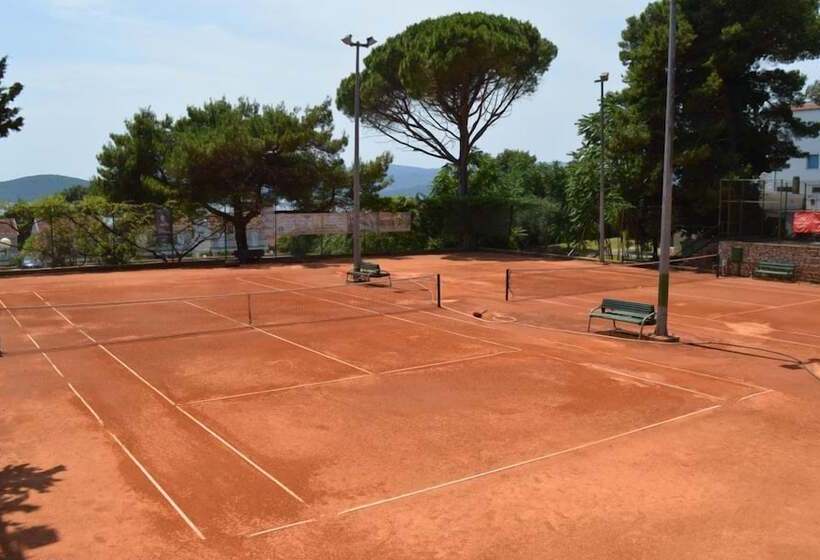 ホテル Aminess Bellevue Village