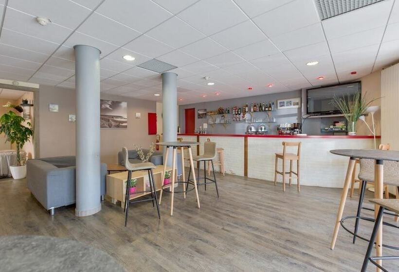 호텔 Hôtel Club Les Tourelles