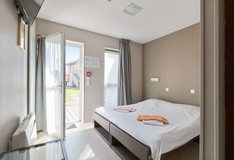 호텔 Hôtel Club Les Tourelles