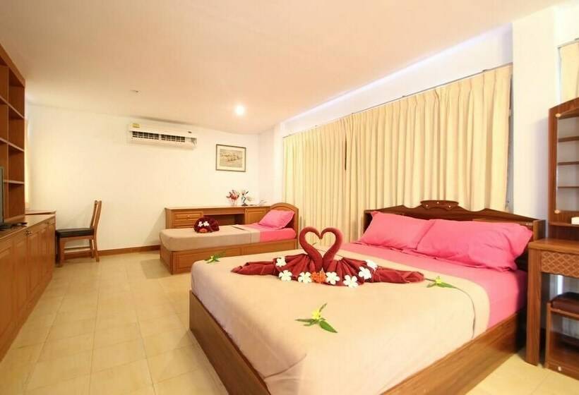 酒店 Kohjum Sea Beach Resort