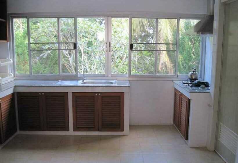 酒店 Kohjum Sea Beach Resort