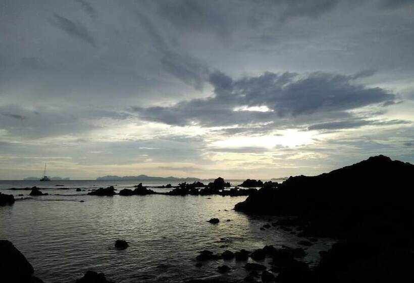 酒店 Kohjum Sea Beach Resort