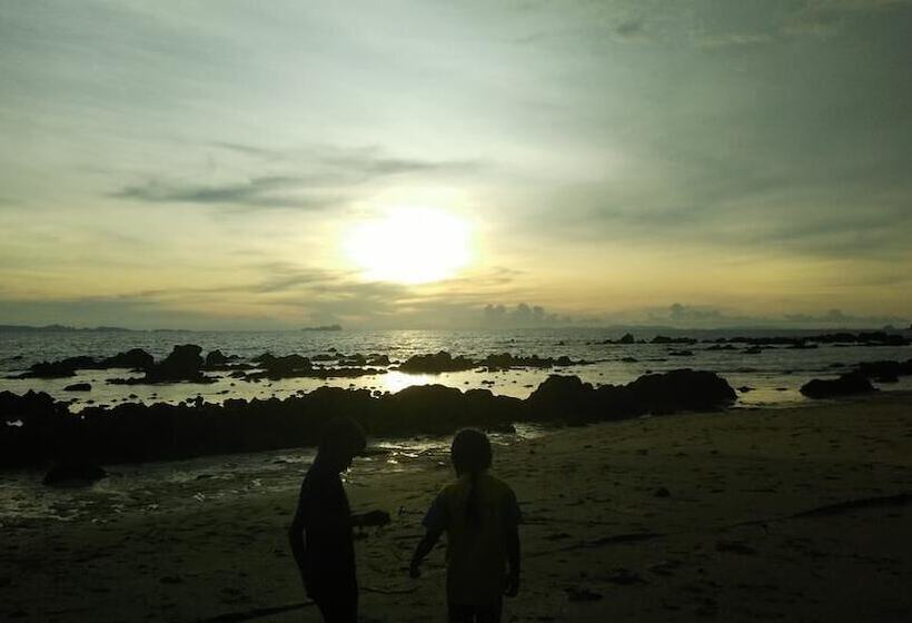 酒店 Kohjum Sea Beach Resort
