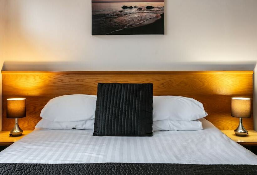 ホテル Roydon Marina Village