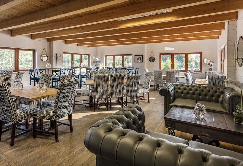 ホテル Roydon Marina Village