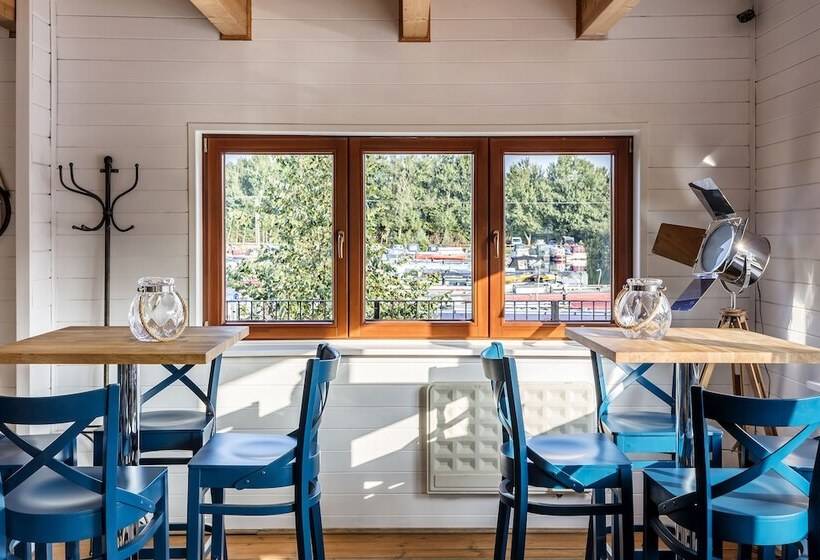 فندق Roydon Marina Village