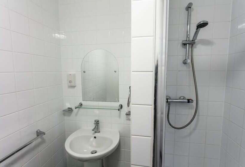 فندق Roydon Marina Village