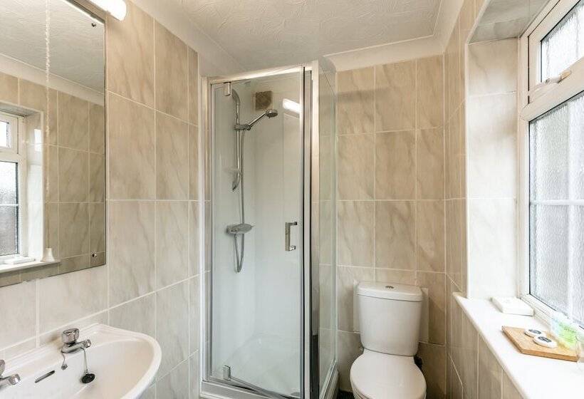 ホテル Roydon Marina Village