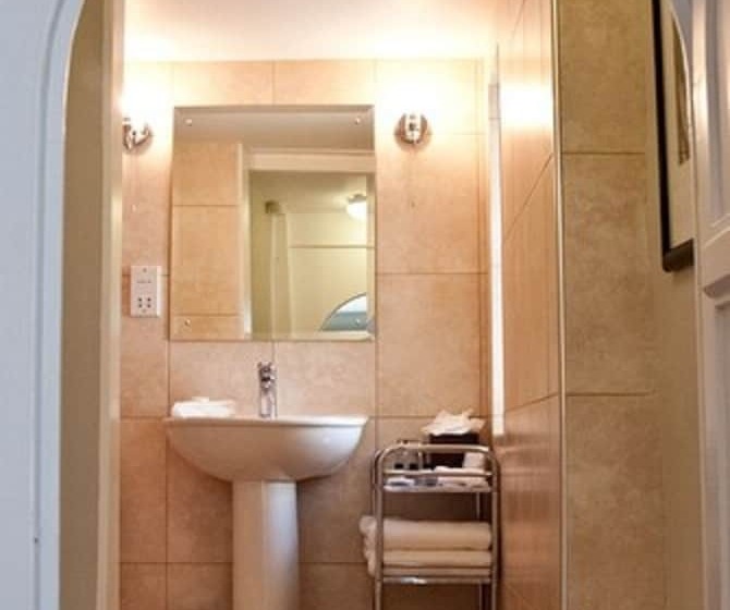 ホテル The White Hart