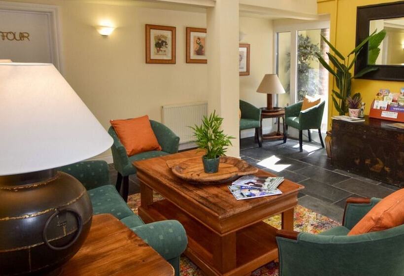 ホテル The White Hart