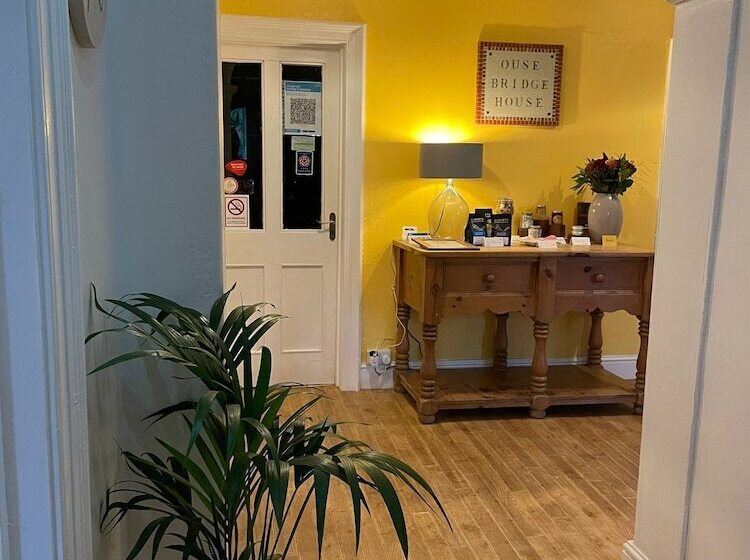 פנסיון Ouse Bridge House