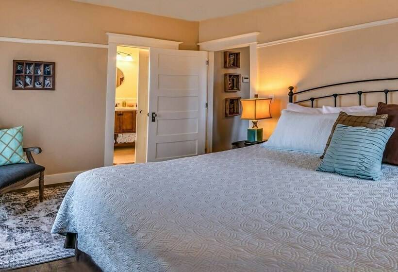 Redtail Suites~ Red  Mccall Suite~tesla Station