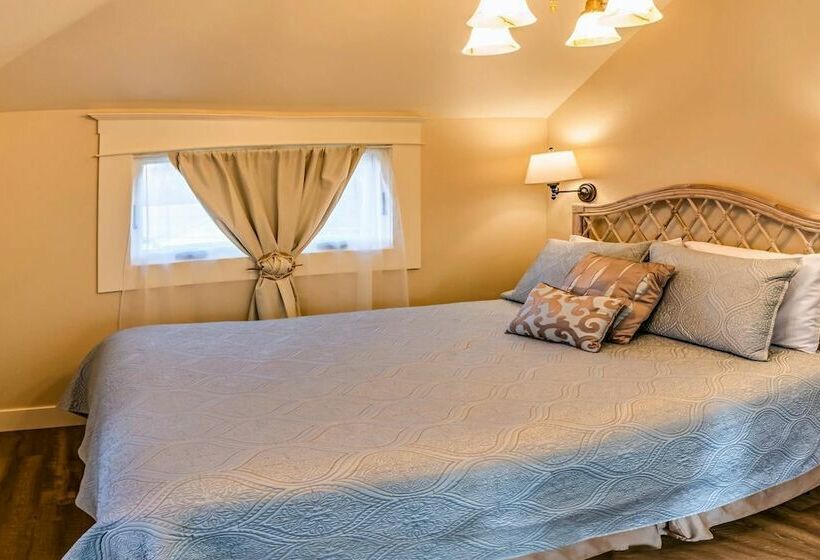 Redtail Suites~ Red  Mccall Suite~tesla Station