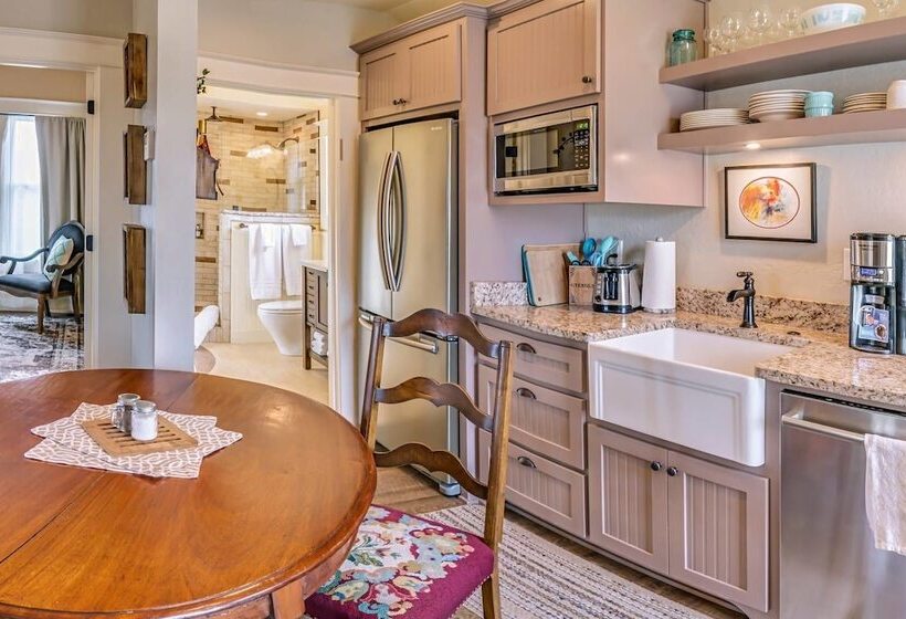 Redtail Suites~ Red  Mccall Suite~tesla Station