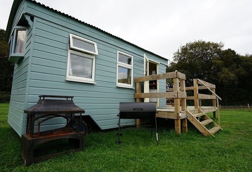 Showman S Hut @ Westcote