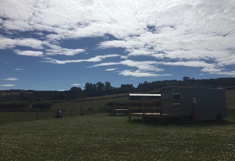 Showman S Hut @ Westcote